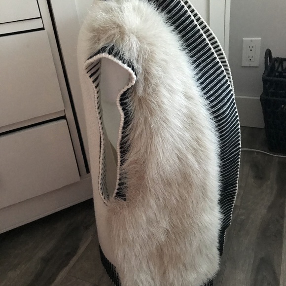 Banana Republic Sleeveless Faux Fur Knit Vest L - Picture 2 of 5